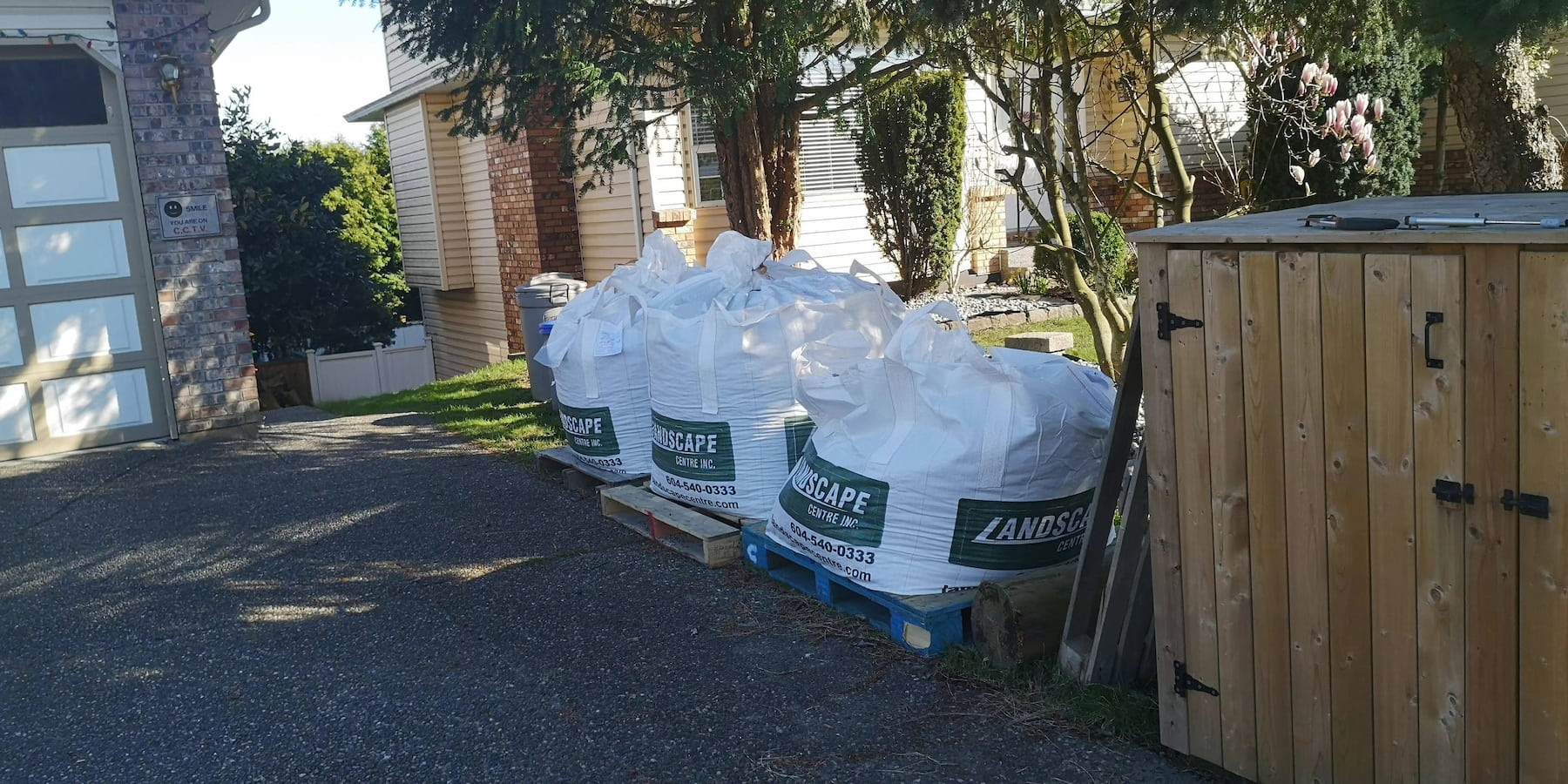 Landscape Centre送来的碎石袋