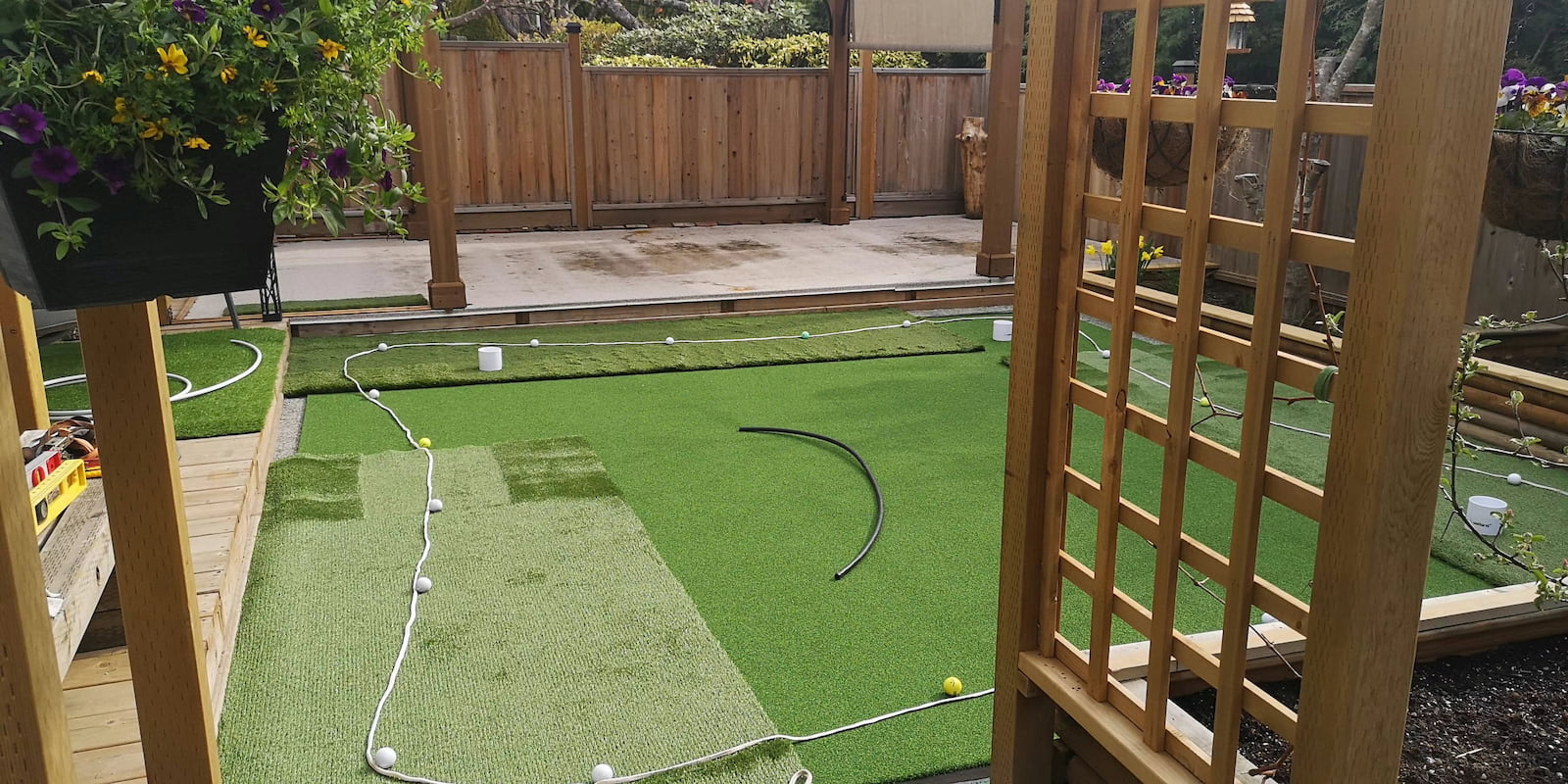 白绳摆出果岭形状