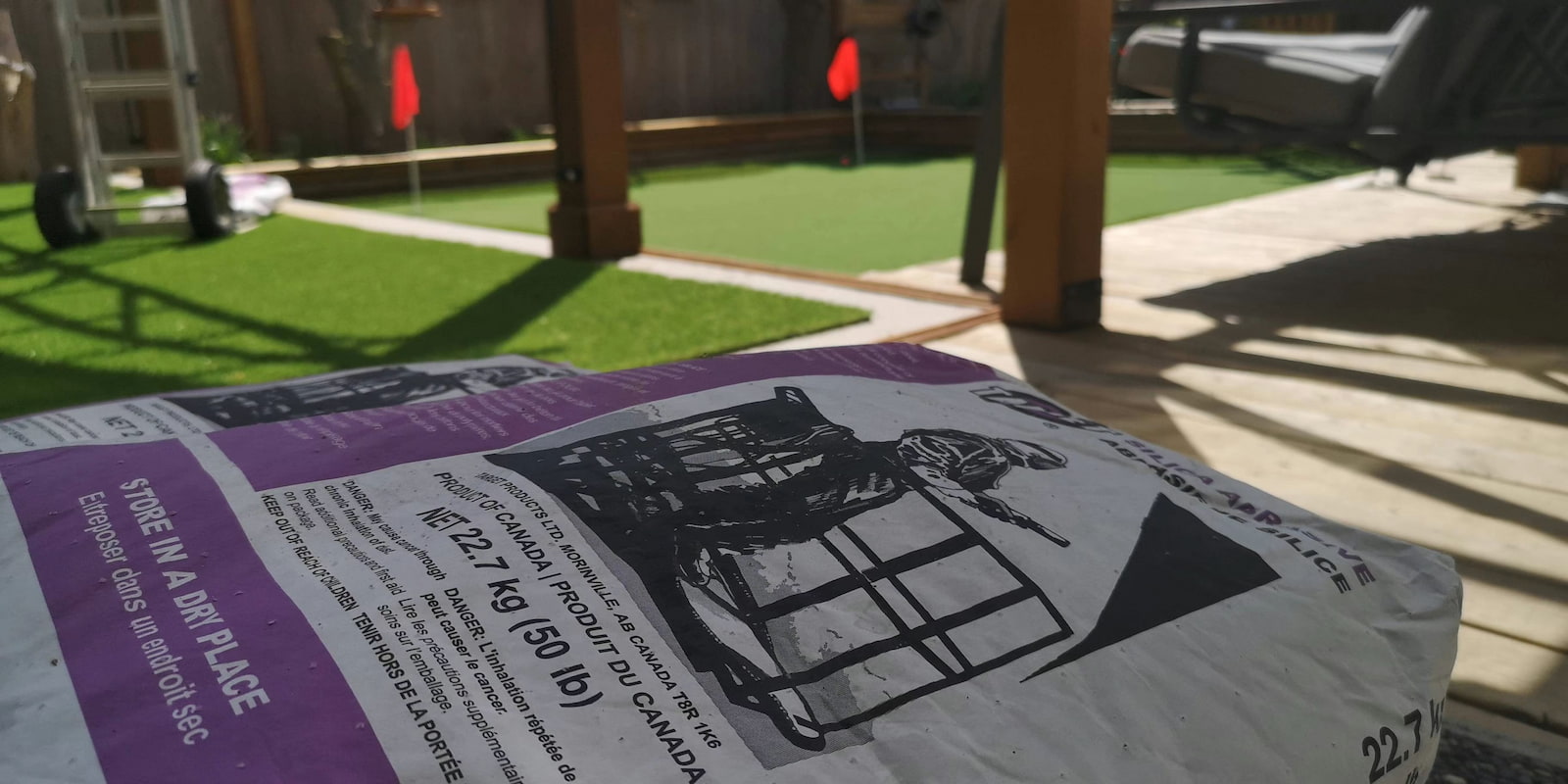 铺沙过程，果岭已基本成形